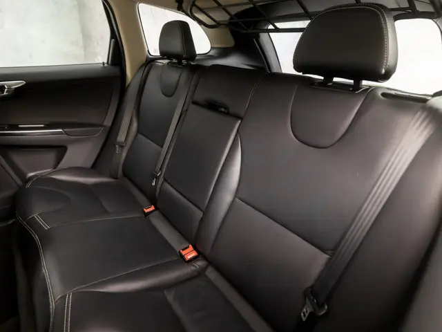 Volvo XC60 2.0 T5 Luxury Sport 2012 Benzine 14