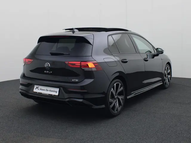 Volkswagen Golf 1.5 eTsi 150pk DSG R-Line 2023 Benzine 2