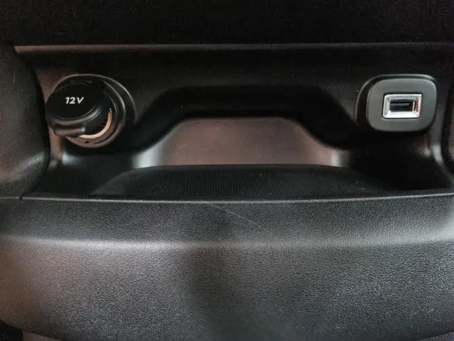 Citroën C4 Cactus 1.2 VTi Shine / Trekhaak 2015 Benzine 32