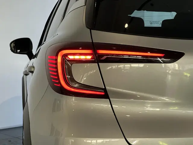 Renault Captur 1.3 TCe 140 Intens 2021 Benzine 34