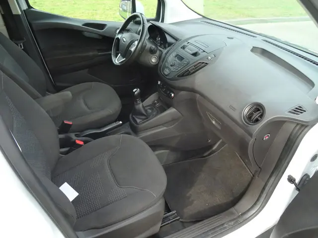 Ford Transit Courier 1.5 TDCI Trend 2018 Diesel 13