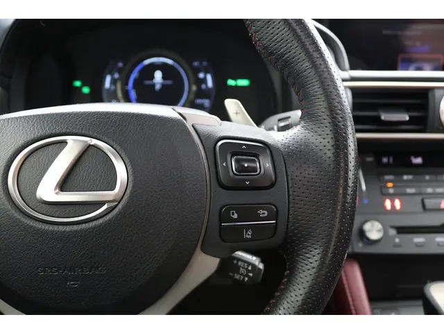 Lexus RC 300h F Sport Line 2016 Hybride Benzine 21