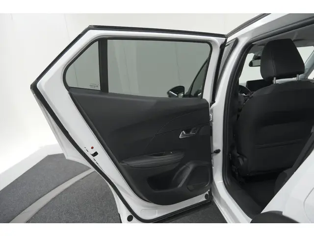 Peugeot 2008 PureTech 130 EAT8 Allure 2022 Benzine 65