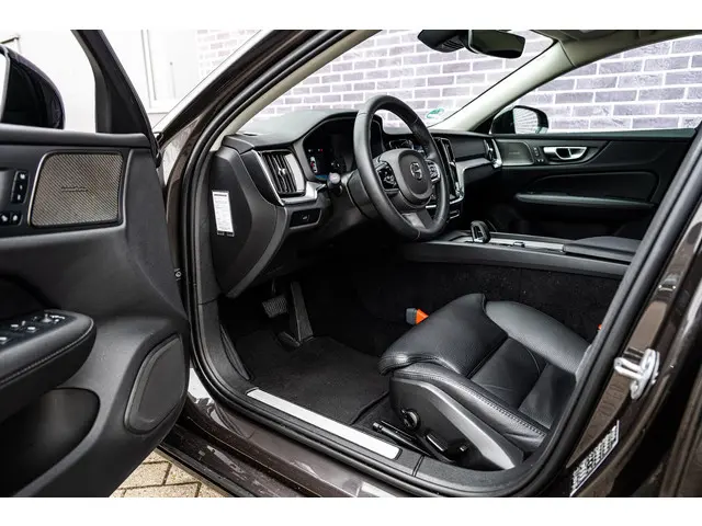 Volvo V60 2.0 B3 Plus Dark 2023 Benzine 17