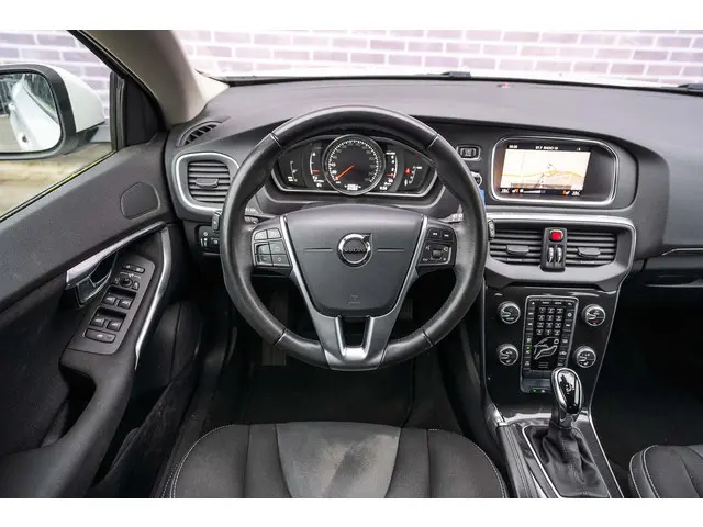 Volvo V40 T2 Polar+ Automaat 2019 Benzine 8