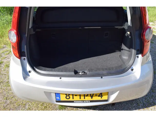 Opel Agila 1.2 Edition 2012 Benzine 19
