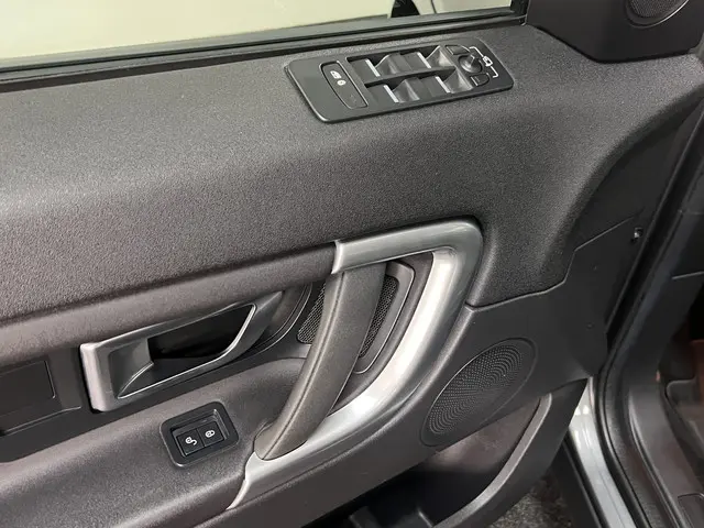 Land Rover Discovery Sport 2.0 TD4 SE 2018 Diesel 32