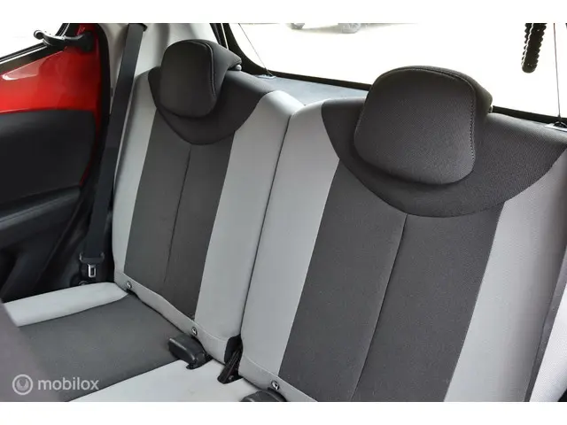 Toyota Aygo 1.0 VVT-i x-play | Camera | Airco| 2017 Benzine 12