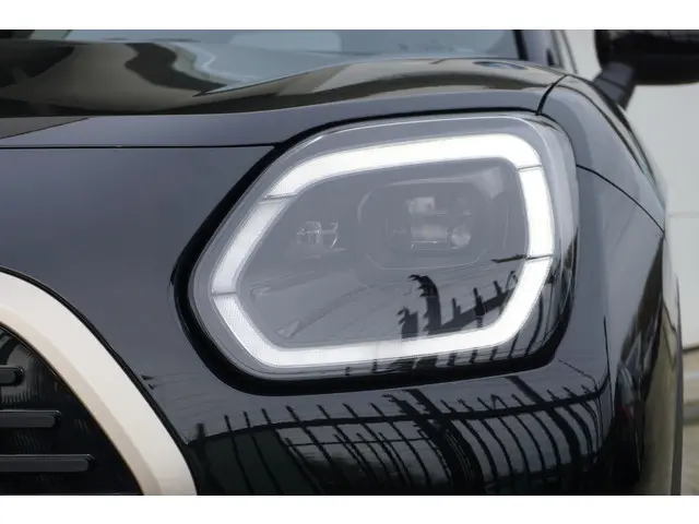 MINI Countryman C Aut. 2024 Benzine 23