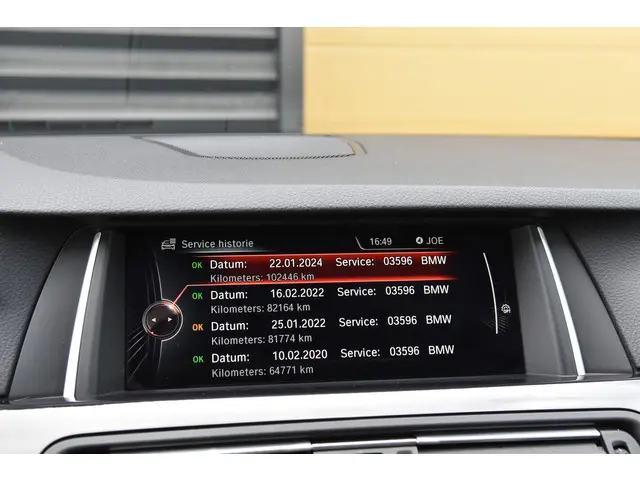 BMW 5 Serie Touring 520i Executive 2016 Benzine 24