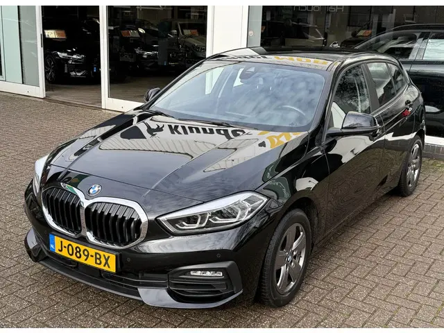 BMW 1 Serie 118i Executive Edition 2020 Benzine 16