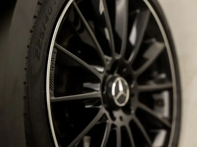 Mercedes-Benz A-Klasse 220 4MATIC AMG 2019 Benzine 37