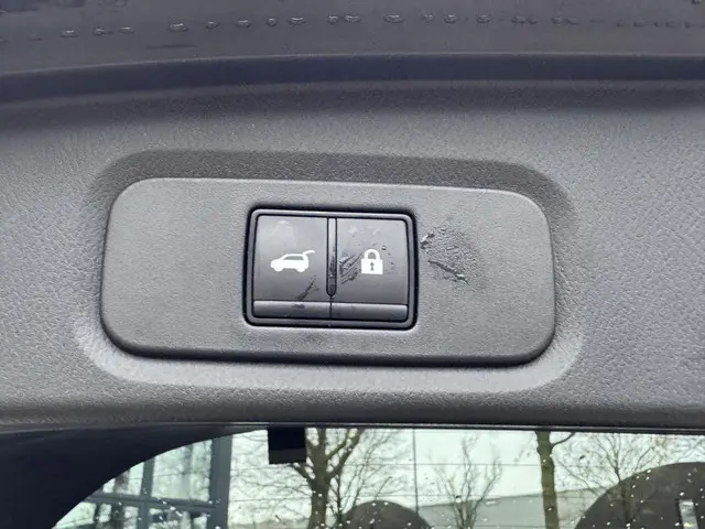 Nissan QASHQAI 1.3 MHEV Xtronic N-Connecta 2025 Benzine 8