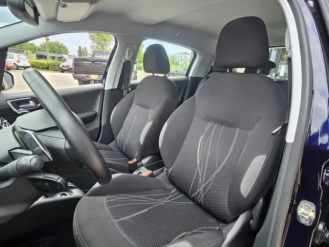 Peugeot 208 1.2 e-VTi Active 2013 Benzine 9