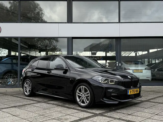 BMW 1 Serie 118i Aut. M-Sport 2023 Benzine 2