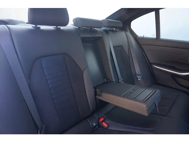 BMW 3 Serie Sedan 320e 2025 Hybride Benzine 9