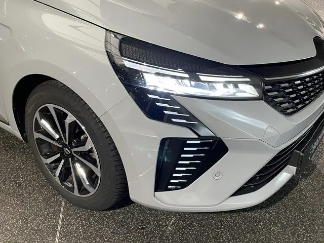 Renault Clio 1.0 TCe 90 GPF techno 2023 Benzine 23