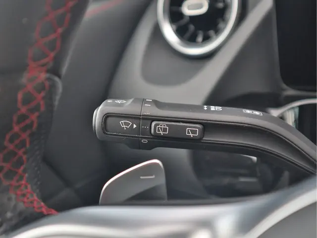 Mercedes-Benz GLA 250 e AMG Line 2021 Hybride Benzine 14