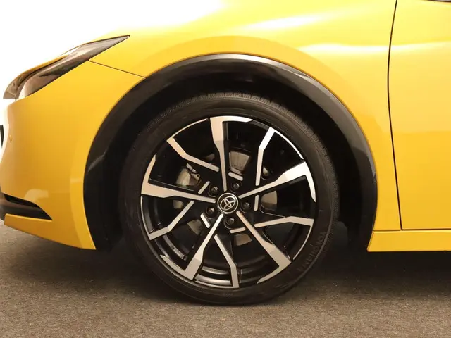 Toyota Prius 2.0 Plug-in Executive 2024 Hybride Benzine 15