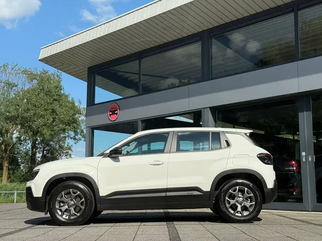 Jeep Avenger Longitude 54 kWh Aut. 2024 Elektrisch 3