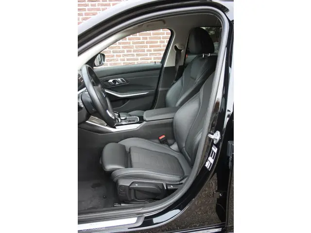 BMW 3 Serie Touring 318i 2.0 Sportstoelen 2021 Benzine 10