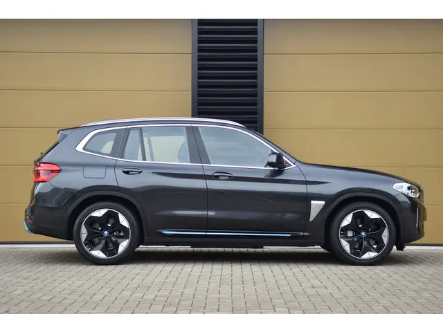 BMW iX3 High Executive 80 kWh 2021 Elektrisch 4