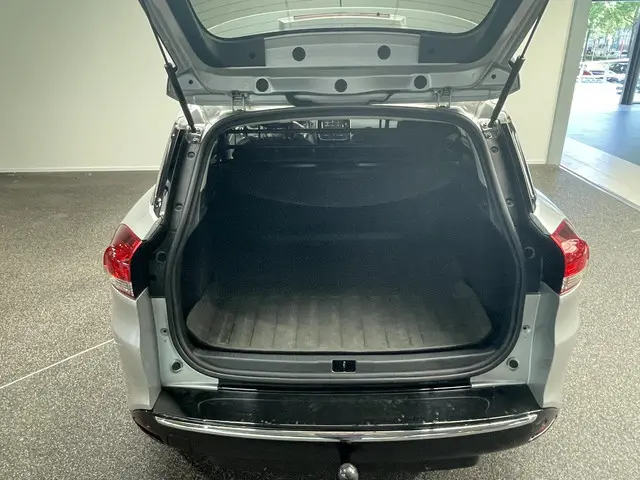 Renault Clio Estate 0.9 TCe Limited 2020 Benzine 9