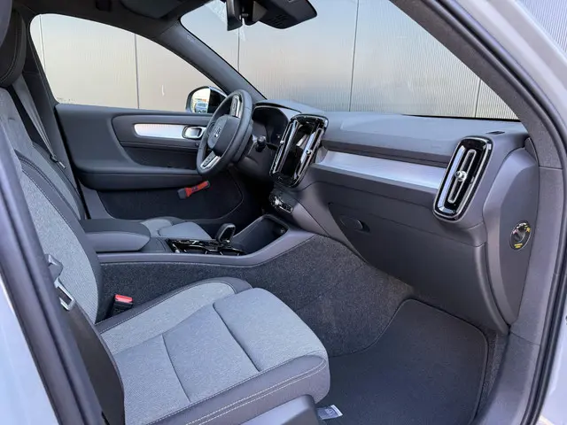 Volvo XC40 2.0 B4 Plus Dark 2025 Benzine 4