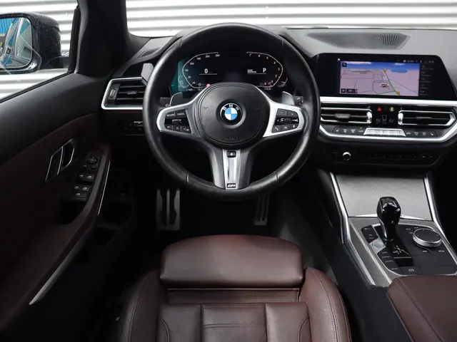 BMW 3 Serie Touring 320i 2022 Benzine 9