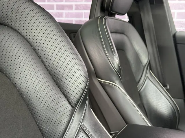 Volvo XC60 2.0 T6 AWD R-Design 2018 Benzine 28