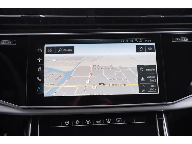 Audi Q8 55 TFSI quattro 2019 Benzine 77