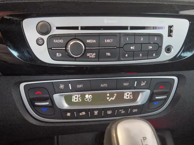 Renault Scénic 2.0 Bose CVT AUTOMAAT 2013 Benzine 13