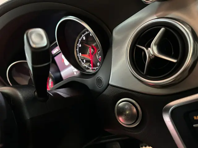 Mercedes-Benz GLA 200 Premium Plus 2017 Benzine 16