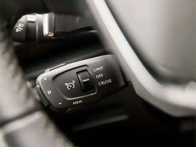 Peugeot 3008 1.6 HYbrid 225 Allure 2022 Hybride Benzine 20