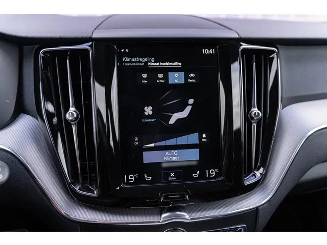 Volvo XC60 2.0 D4 AWD R-Design 2018 Diesel 40