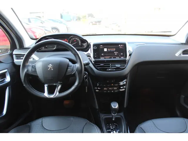 Peugeot 2008 1.2 PureTech Allure Carplay 2018 Benzine 14