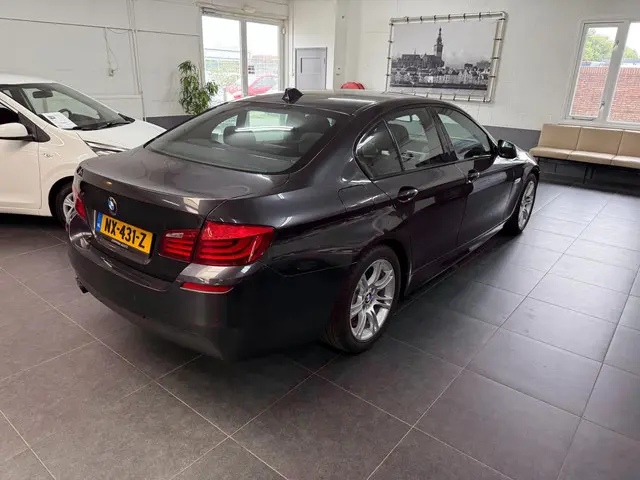 BMW 5 Serie 520i High Executive 2012 Benzine 6