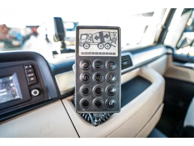 MAN TGS 33.420 BBS +LIEBHERR 12M3 2017 Diesel 10