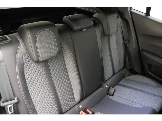 Peugeot 2008 1.2 Allure 2024 Benzine 15