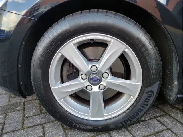 Volvo V40 1.6 T2 Kinetic 2015 Benzine 17