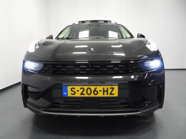 Lynk & Co 01 1.5 PHEV BlackLine 2023 Hybride Benzine 46