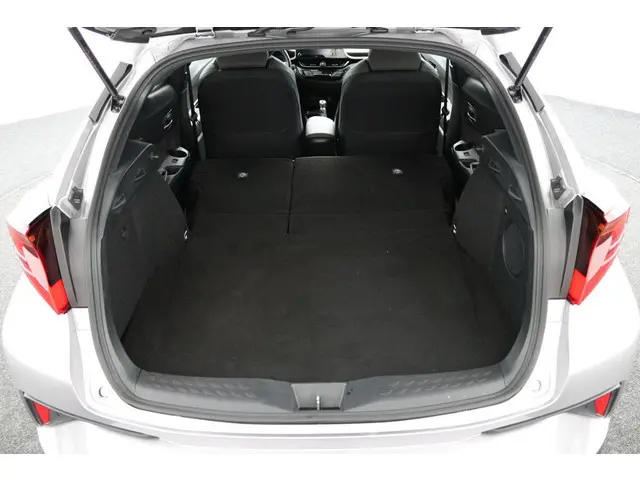 Toyota C-HR 2.0 Hybrid Executive 2021 Hybride Benzine 42