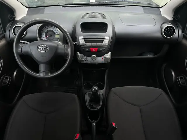 Toyota Aygo 1.0 VVT-i Now Cool Edition 2013 Benzine 6