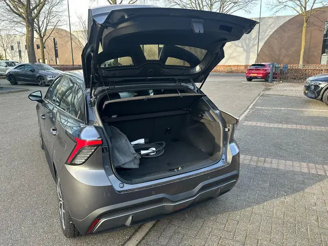 MG MG4 Electric Luxury 64 kWh 2024 Elektrisch 7