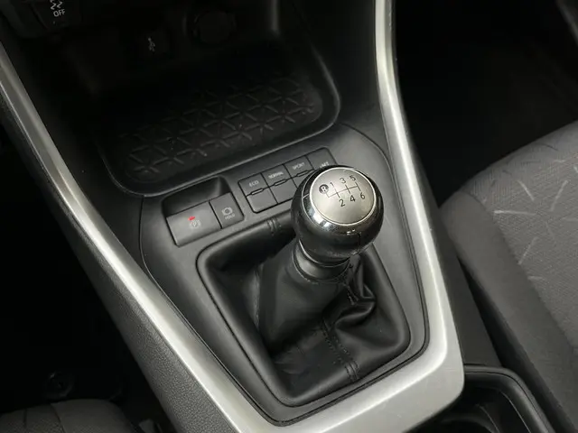 Toyota RAV4 2.0 VVT-iE Business 2021 Benzine 23