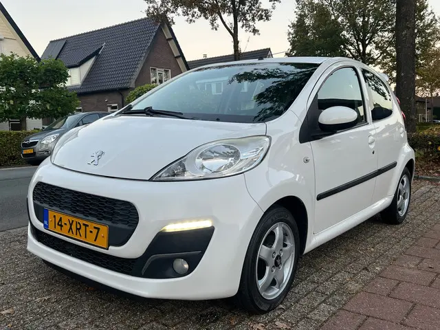 Peugeot 107 1.0 EXCLUSIVE NL-AUTO-NAP 2012 Benzine 6