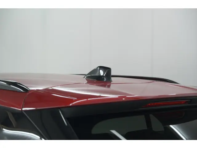 Peugeot 2008 1.2 Hybrid 145 Allure 2025 Hybride Benzine 23