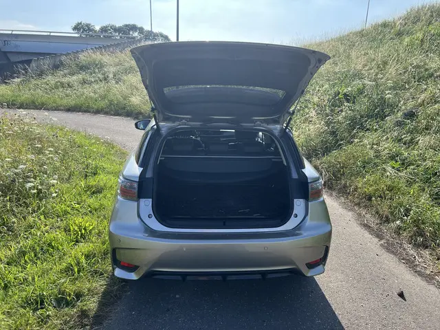 Lexus CT 200h 2016 Hybride Benzine 9