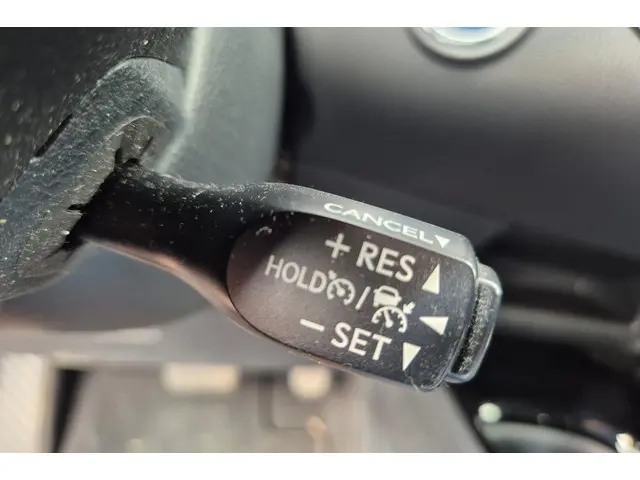 Toyota C-HR 1.8 Hybrid Dynamic 2021 Hybride Benzine 26