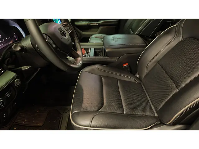 Dodge Ram 1500 5.7 V8 4x4 Limited 2024 LPG/Gas 17